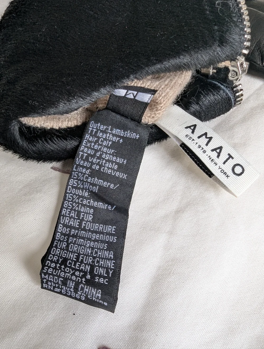 NWT Amato Black Lambskin Leather Zip-Detail Gloves